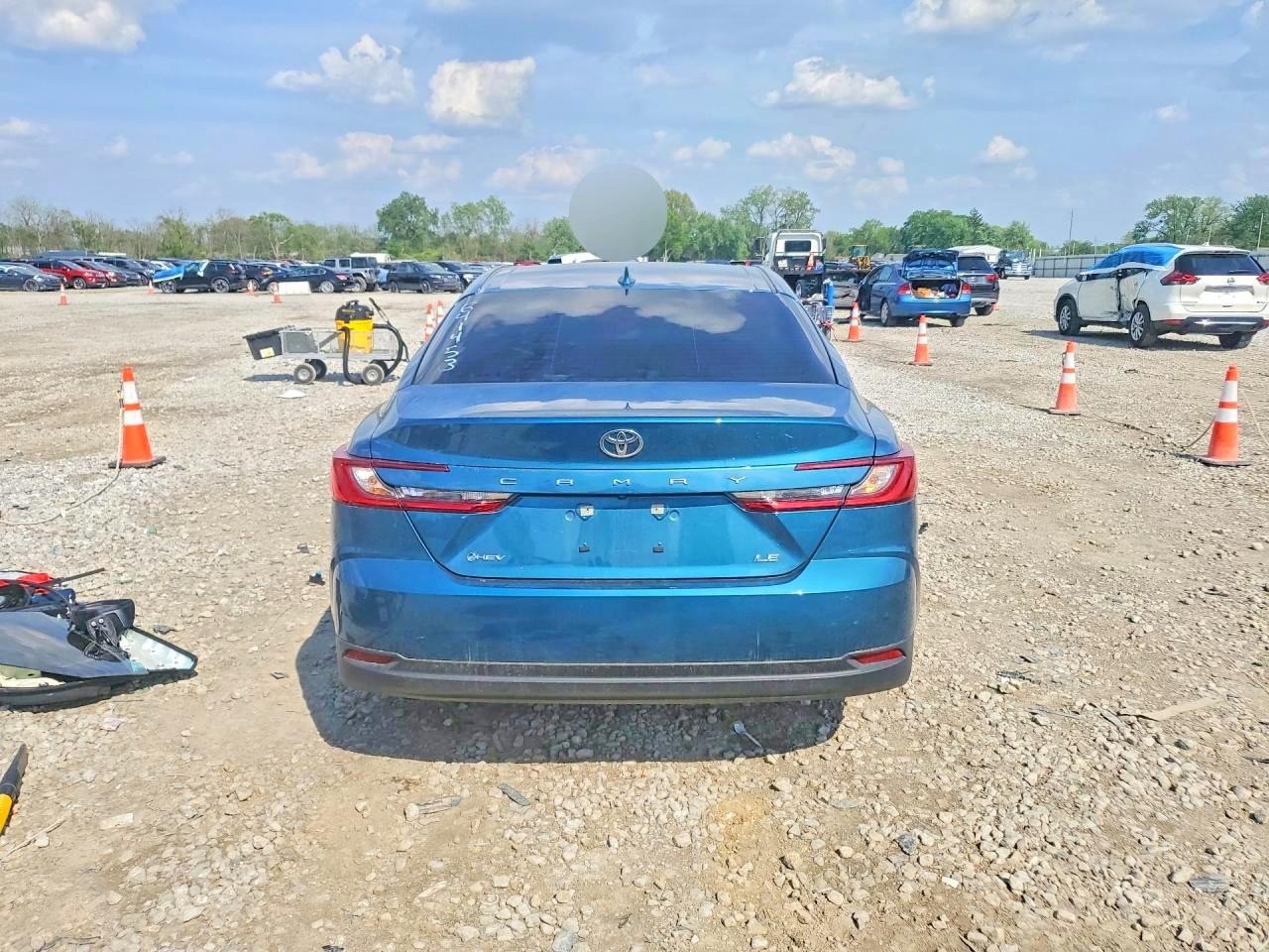2025 TOYOTA CAMRY LE photo 11