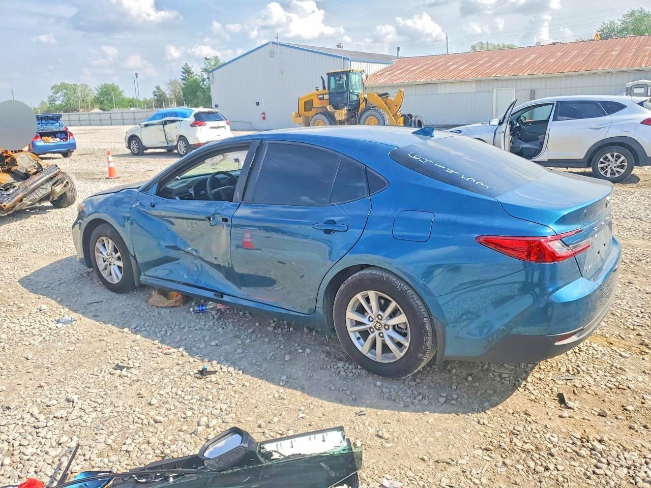 2025 TOYOTA CAMRY LE photo 3