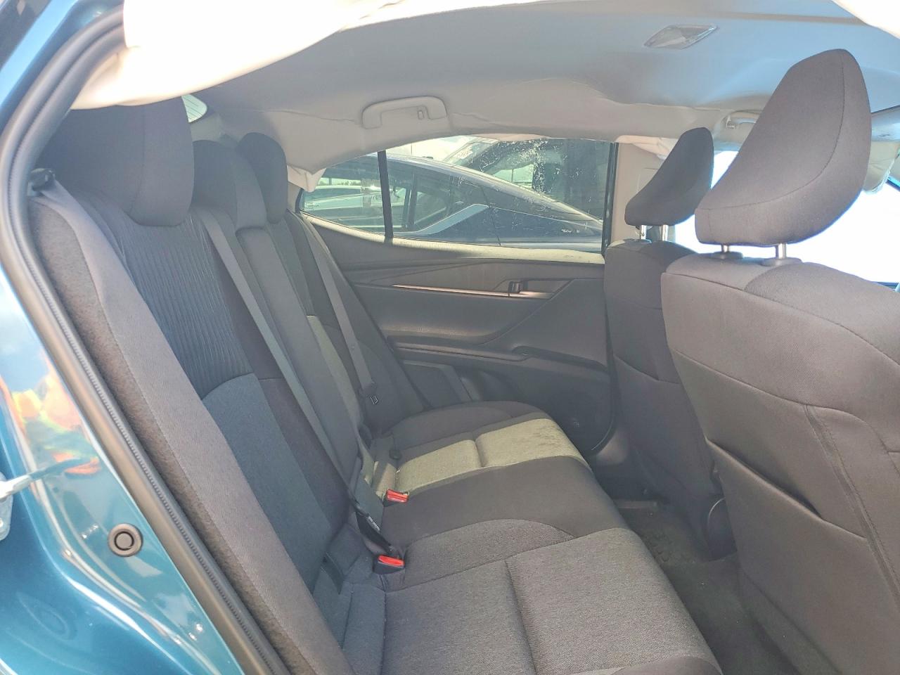 2025 TOYOTA CAMRY LE photo 19