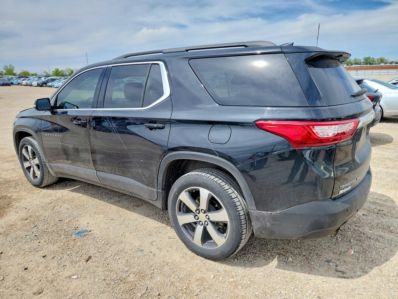 2019 CHEVROLET TRAVERSE LT photo 4