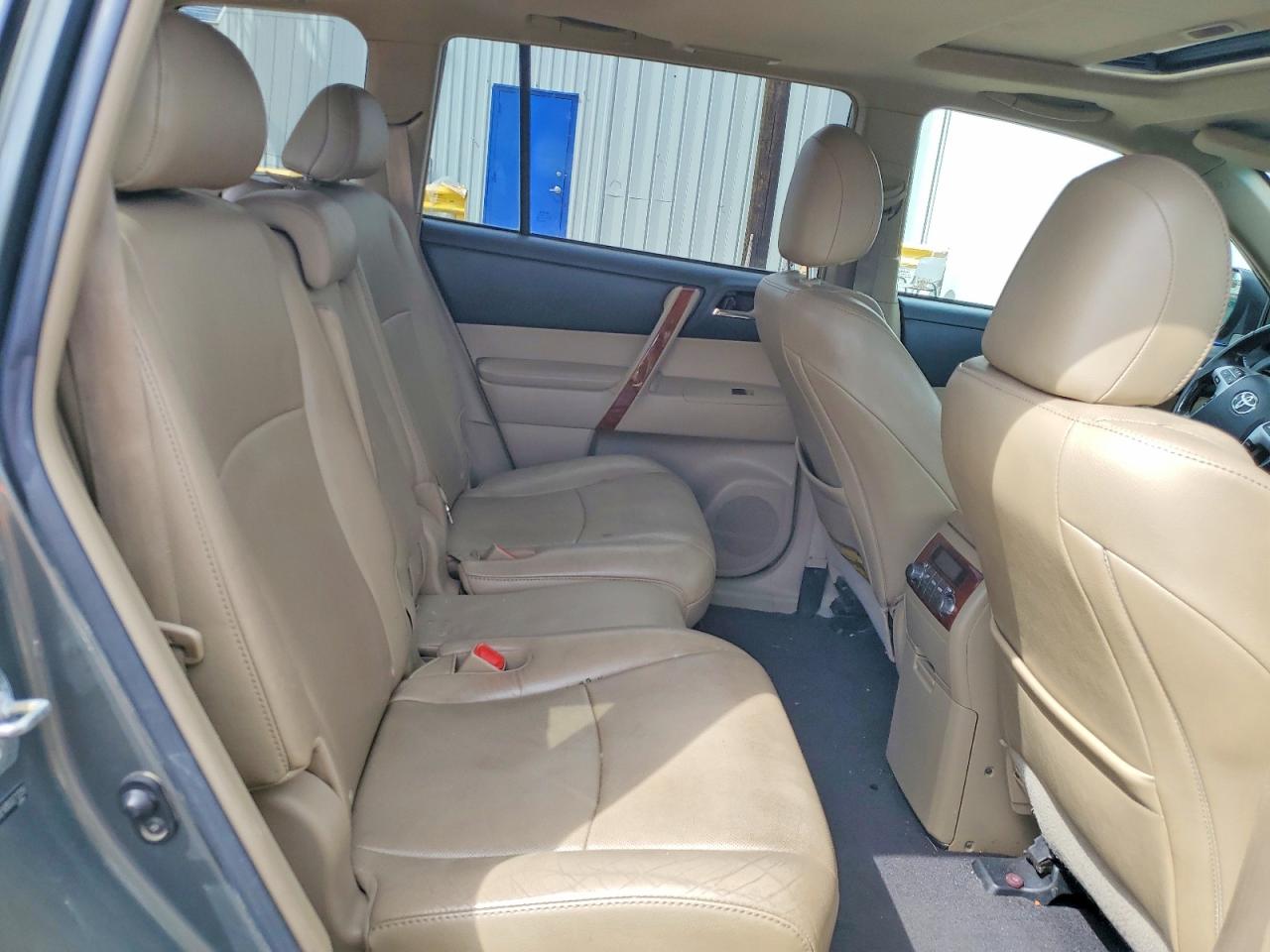 2011 TOYOTA HIGHLANDER LIMITED photo 19
