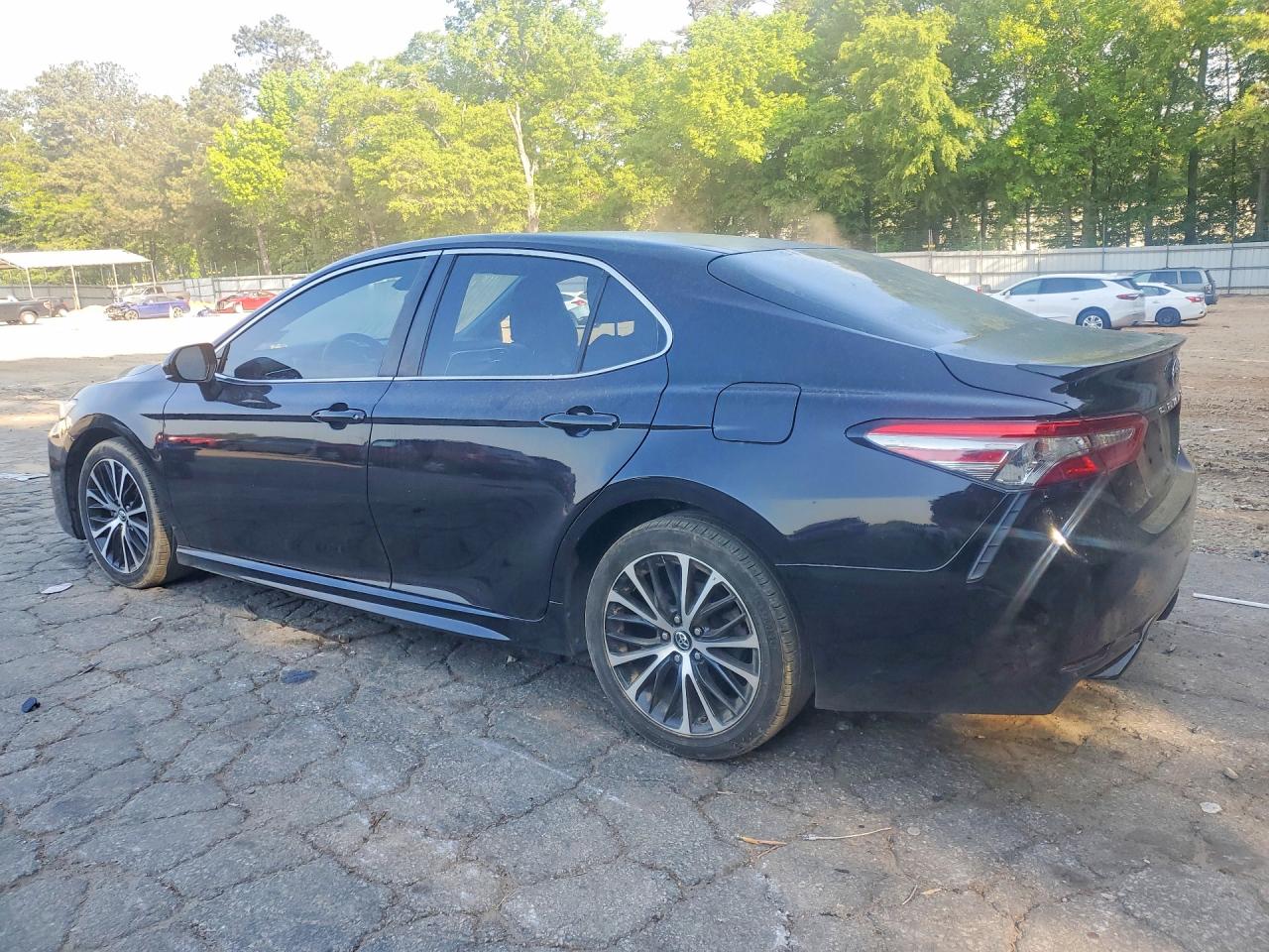 2018 TOYOTA CAMRY SE photo 4