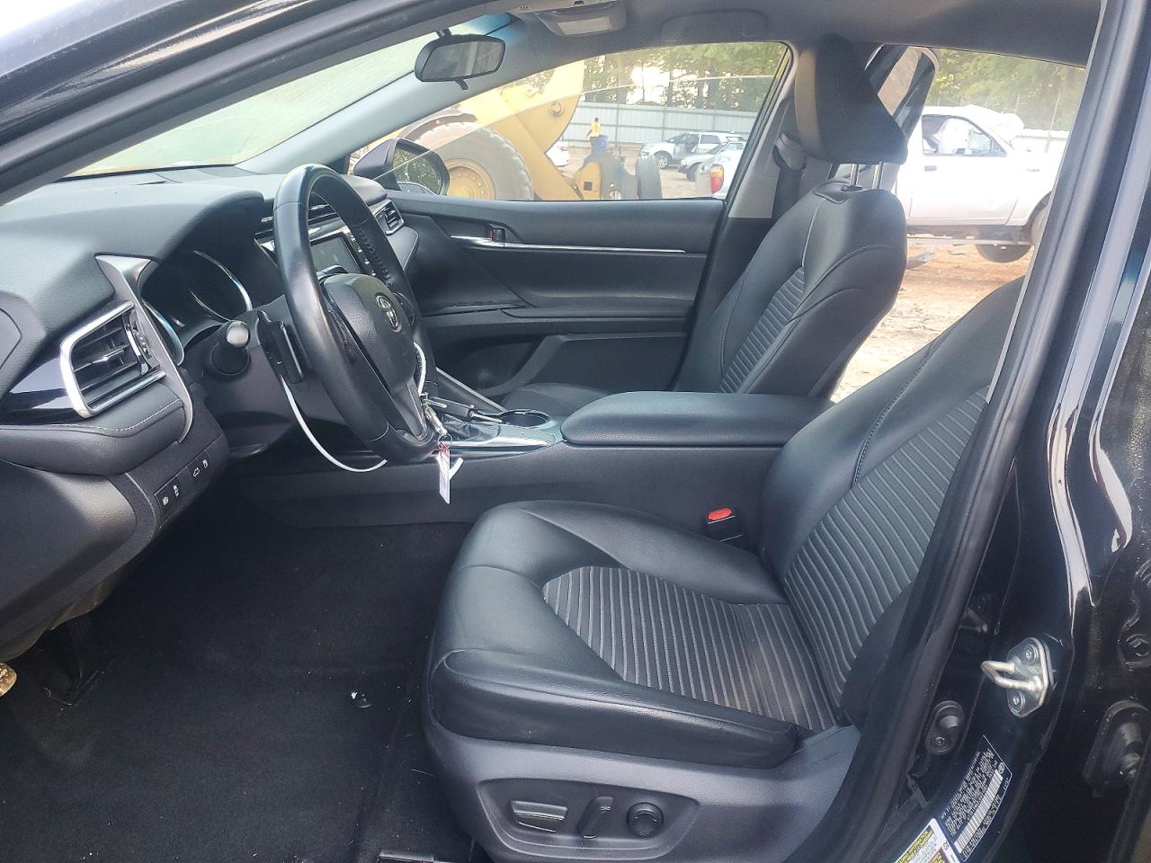 2018 TOYOTA CAMRY SE photo 19