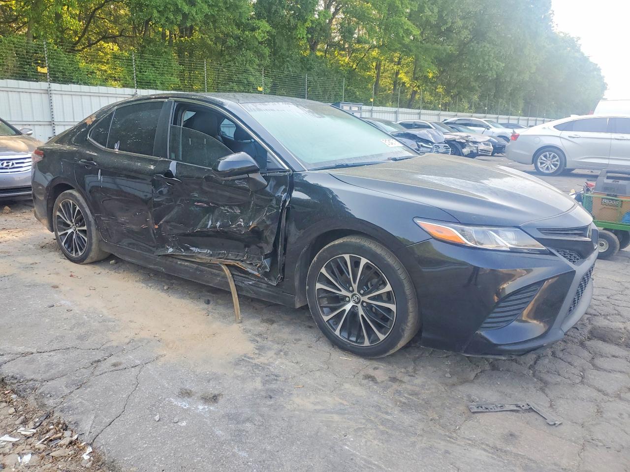 2018 TOYOTA CAMRY SE photo 10