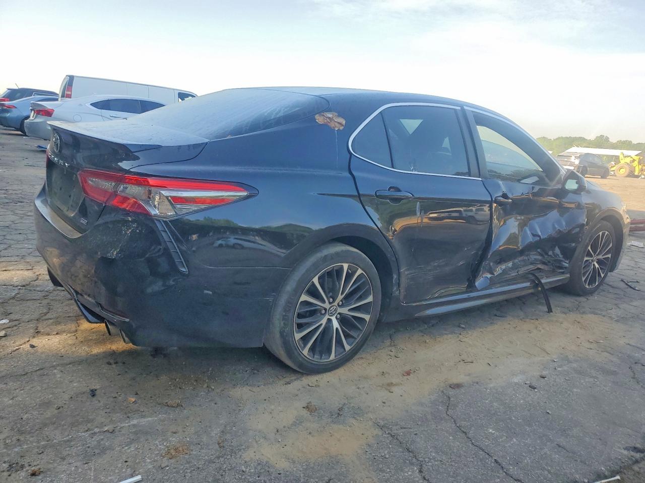 2018 TOYOTA CAMRY SE photo 7