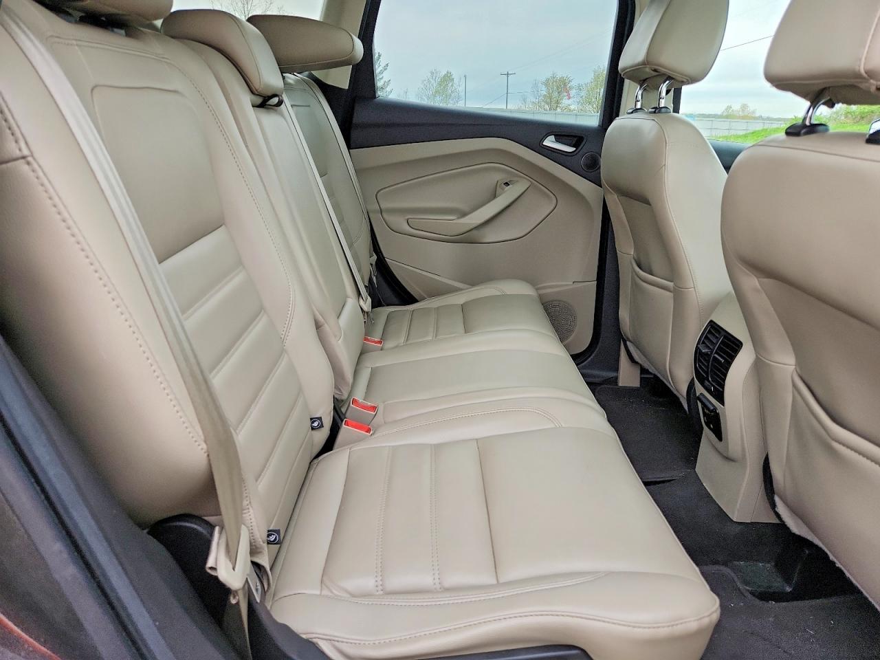 2017 FORD ESCAPE SE photo 11