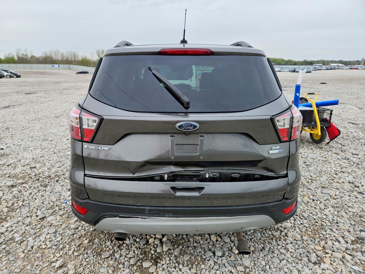 2017 FORD ESCAPE SE photo 6