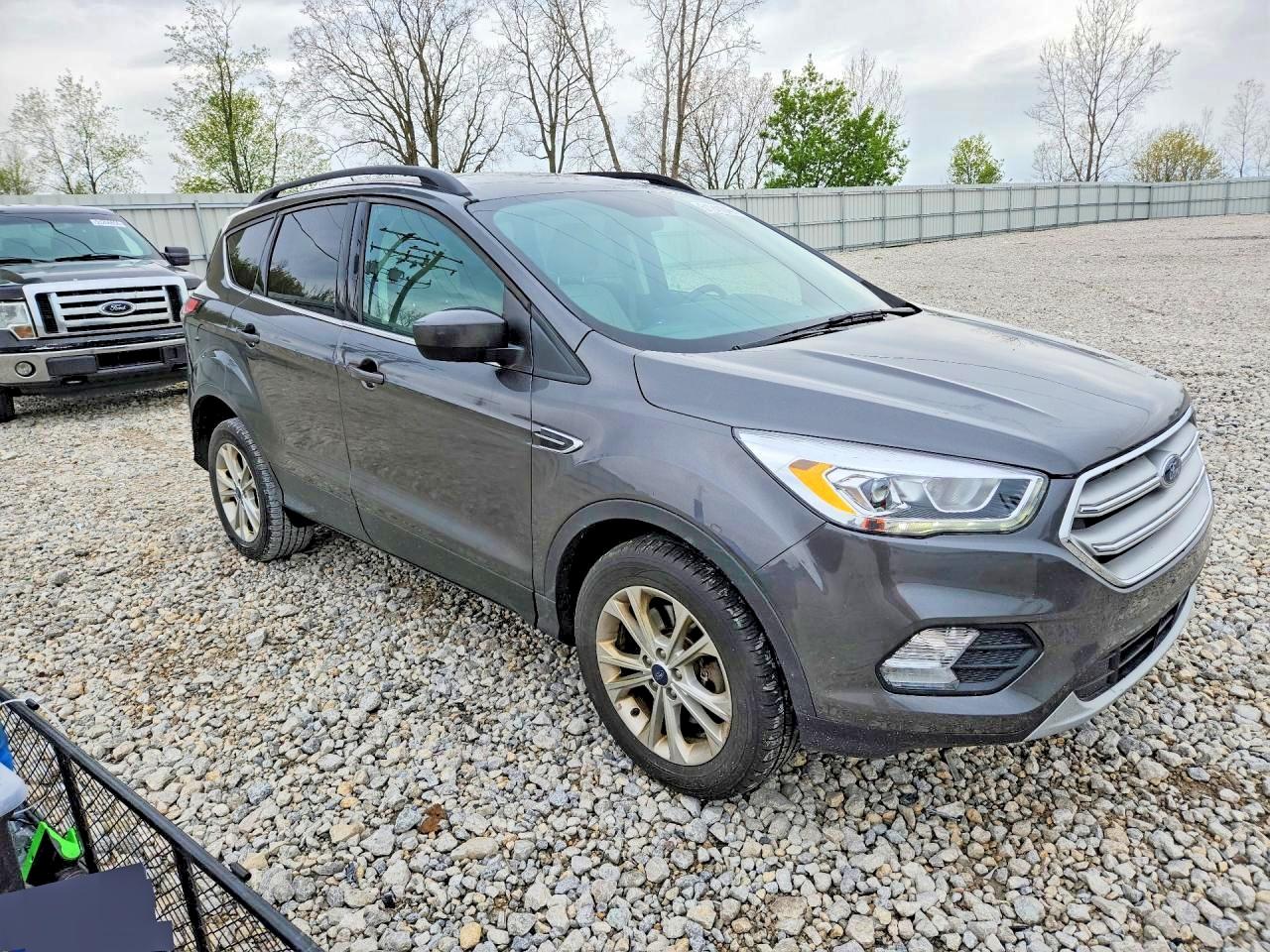 2017 FORD ESCAPE SE photo 4