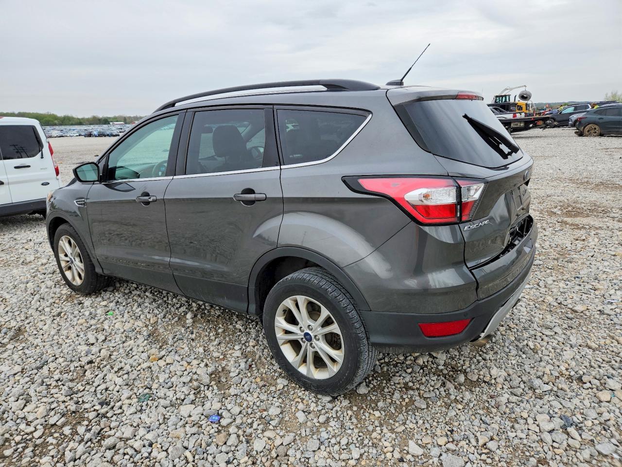 2017 FORD ESCAPE SE photo 2
