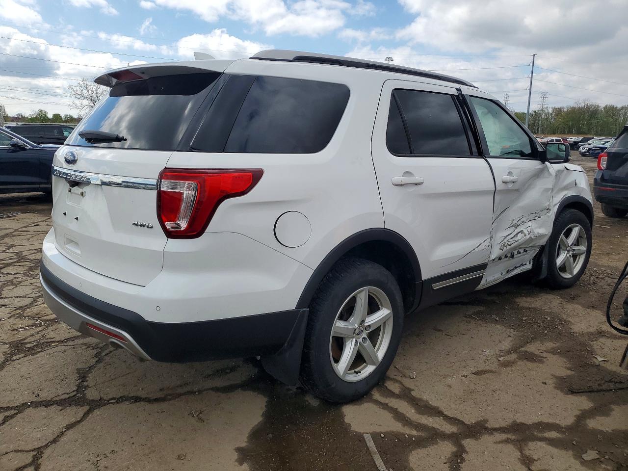 2017 FORD EXPLORER XLT photo 7