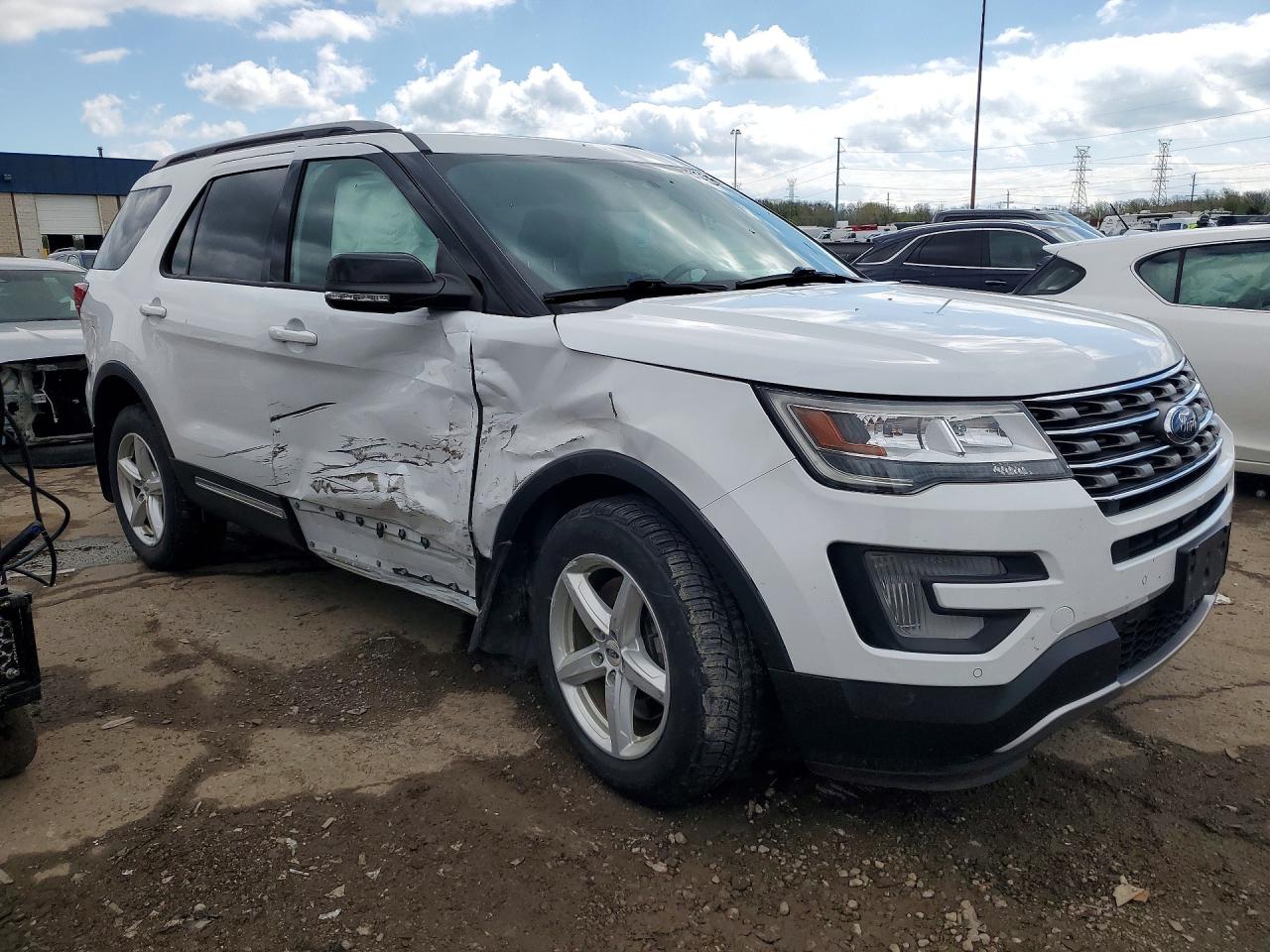 2017 FORD EXPLORER XLT photo 10