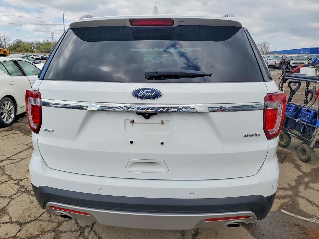 2017 FORD EXPLORER XLT photo 16