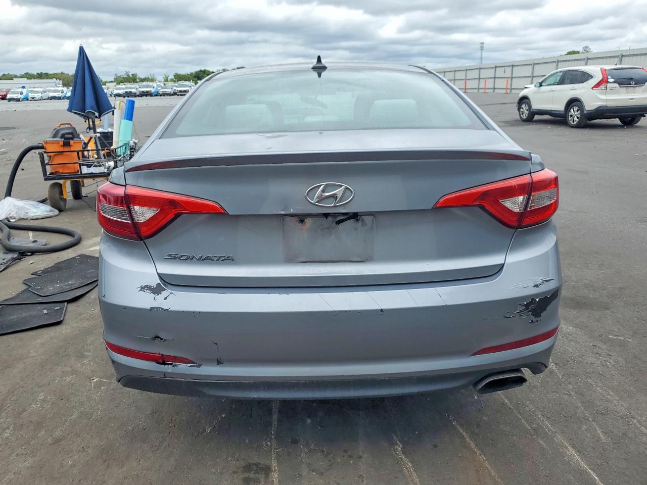 2017 HYUNDAI SONATA SE photo 6