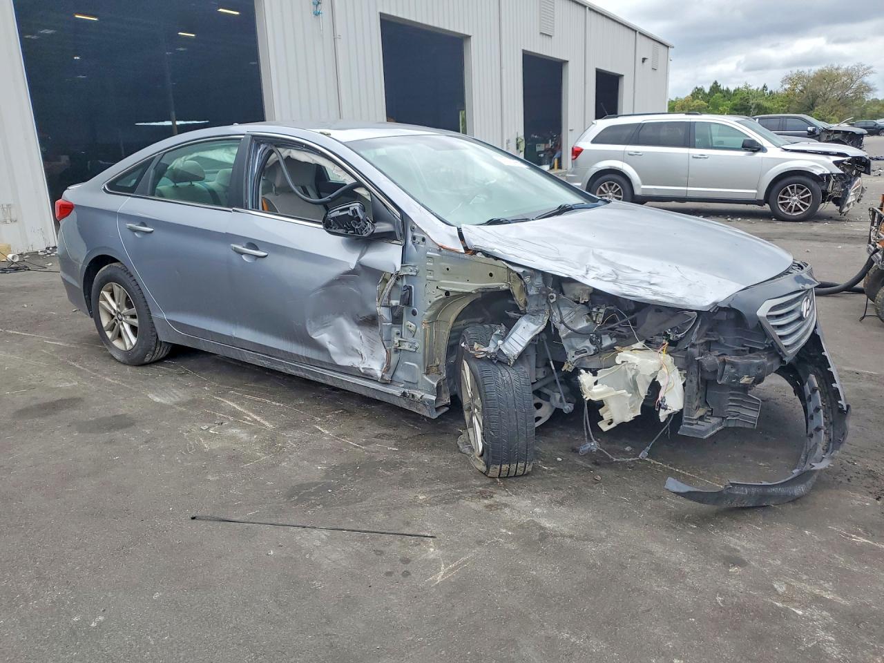 2017 HYUNDAI SONATA SE photo 4