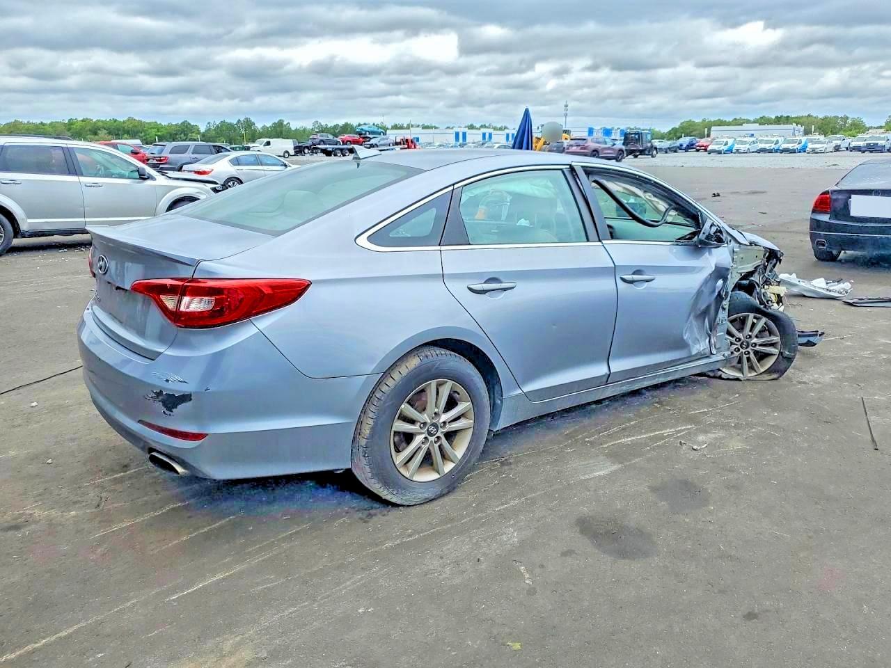 2017 HYUNDAI SONATA SE photo 3
