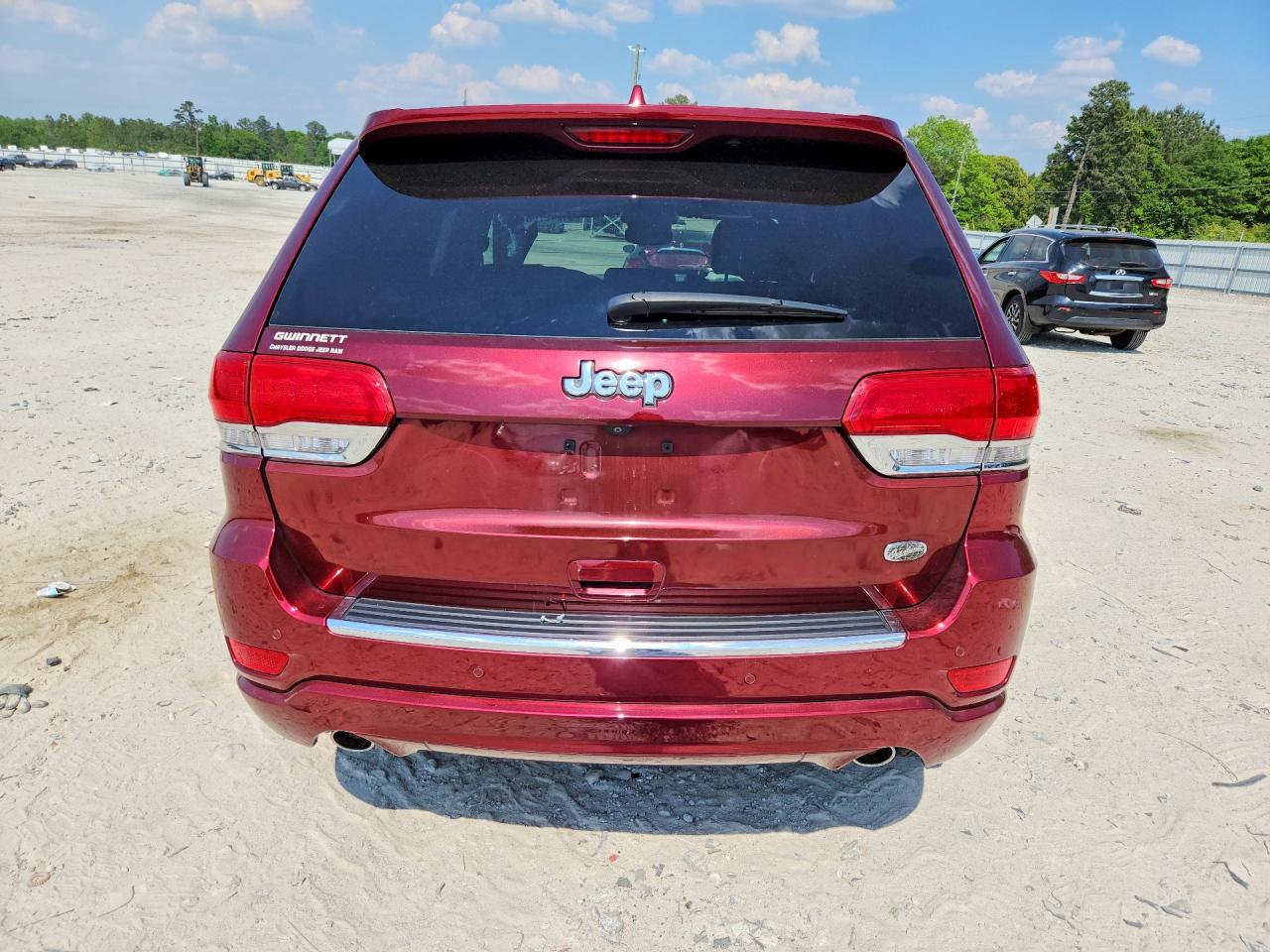 2018 JEEP GRAND CHEROKEE OVERLAND photo 11