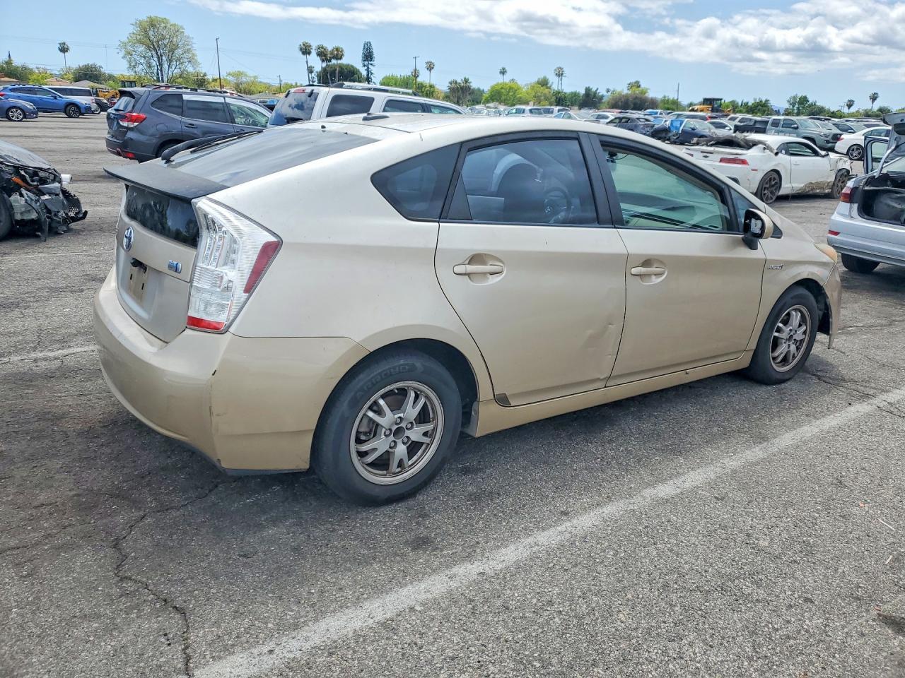 2011 TOYOTA PRIUS TWO photo 7