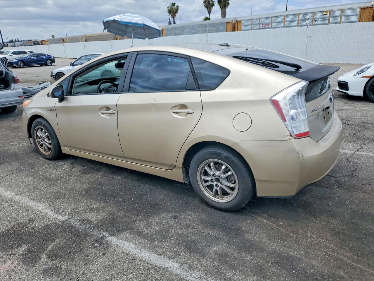 2011 TOYOTA PRIUS TWO photo 4