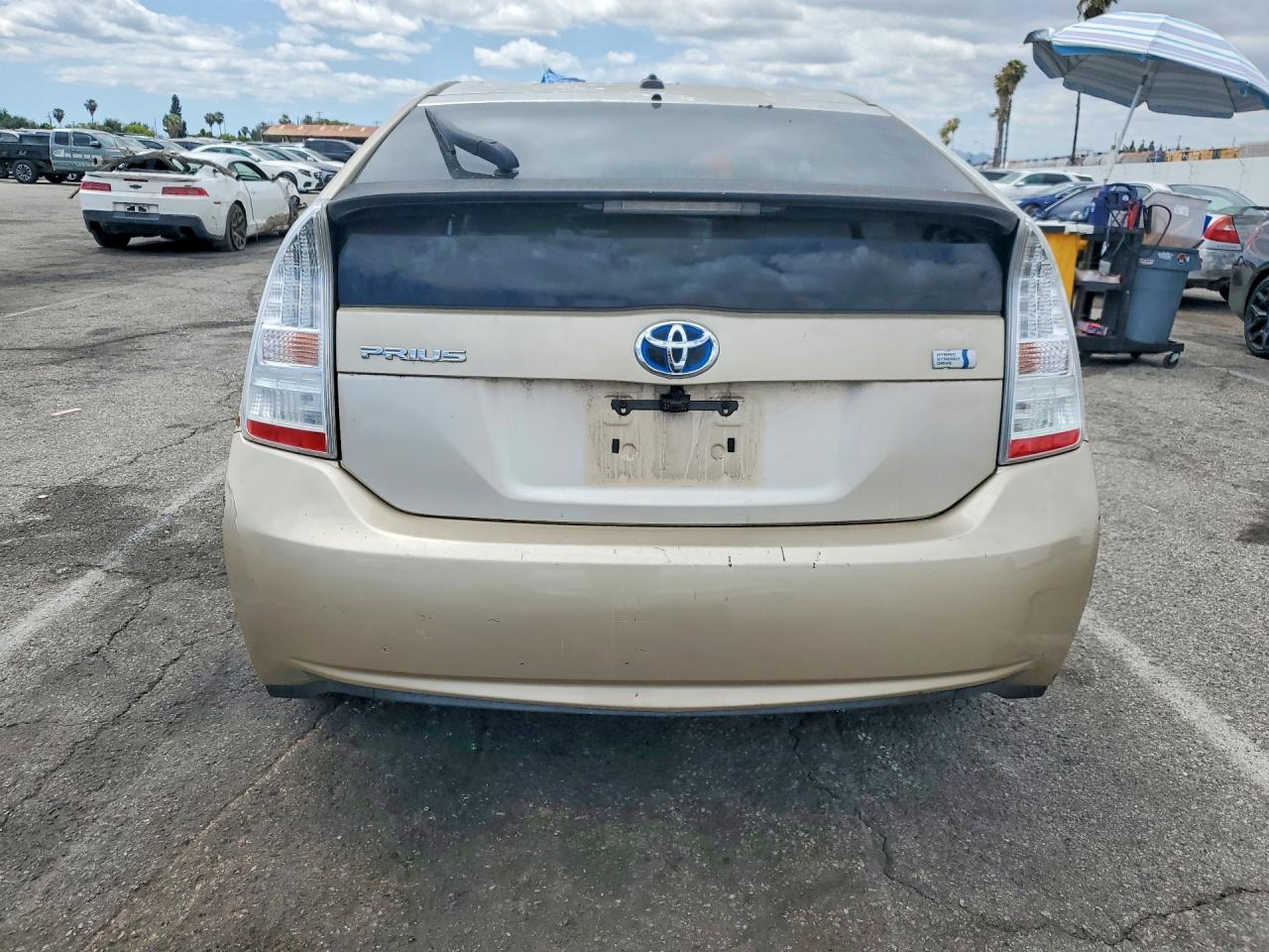 2011 TOYOTA PRIUS TWO photo 16