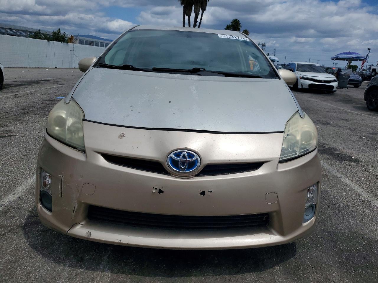 2011 TOYOTA PRIUS TWO photo 13
