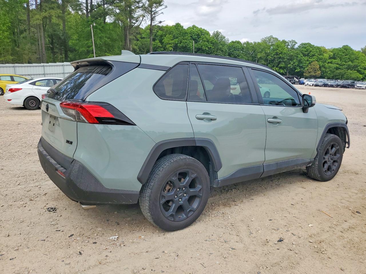2019 TOYOTA RAV4 XLE photo 5
