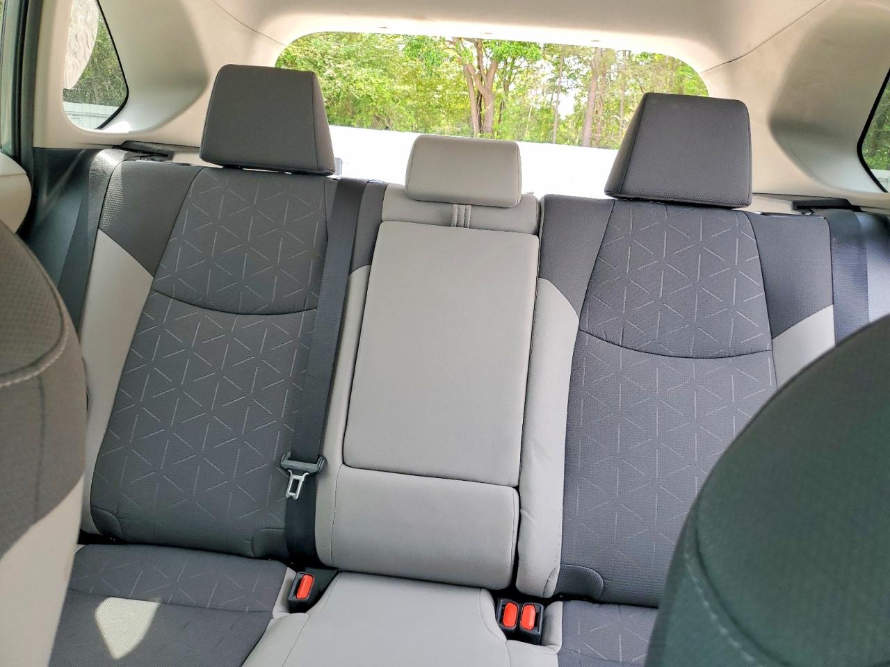 2019 TOYOTA RAV4 XLE photo 19