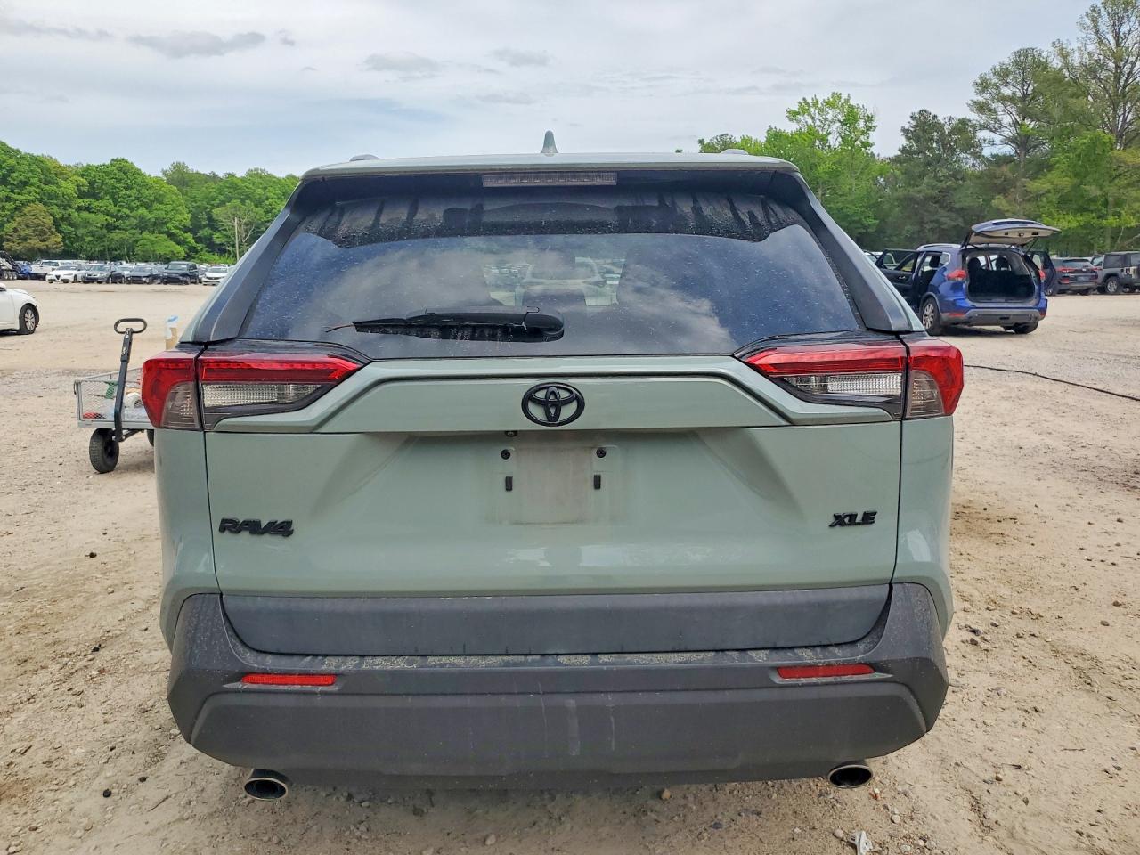 2019 TOYOTA RAV4 XLE photo 11