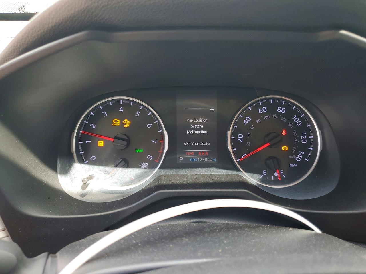 2019 TOYOTA RAV4 XLE photo 17
