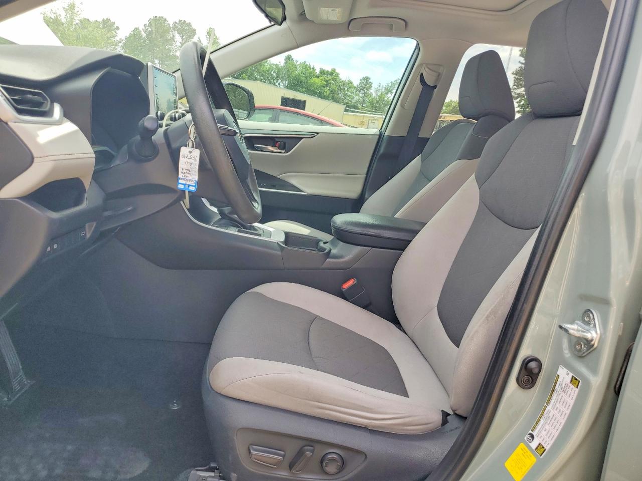 2019 TOYOTA RAV4 XLE photo 13