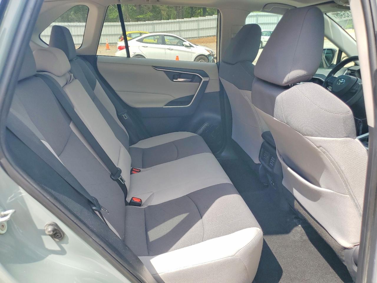 2019 TOYOTA RAV4 XLE photo 21