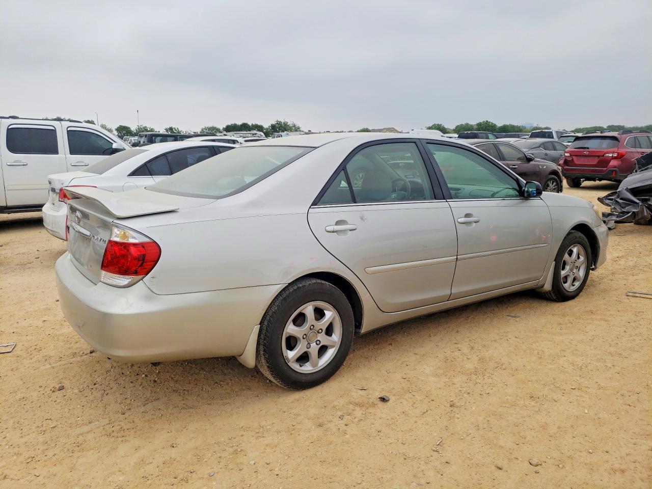 2005 TOYOTA CAMRY LE photo 5