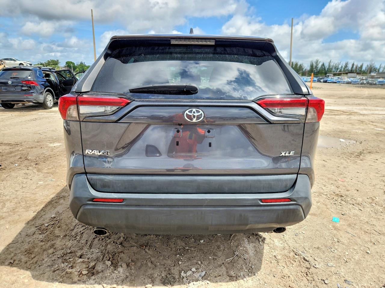 2022 TOYOTA RAV4 XLE photo 11