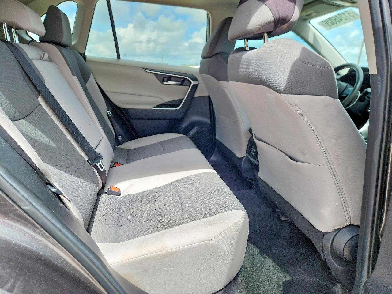 2022 TOYOTA RAV4 XLE photo 19