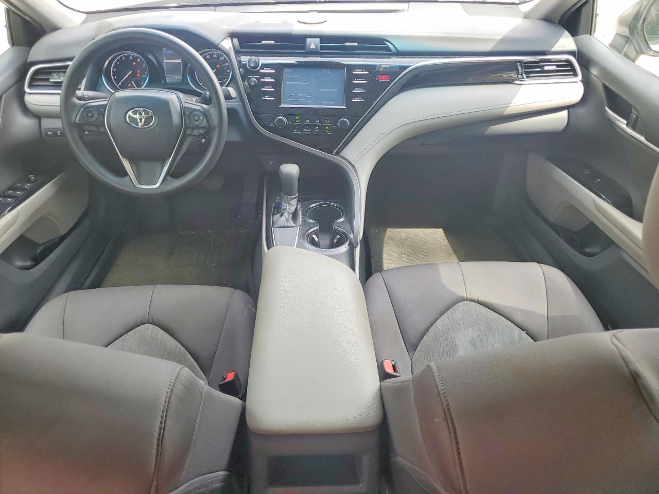 2018 TOYOTA CAMRY LE photo 8