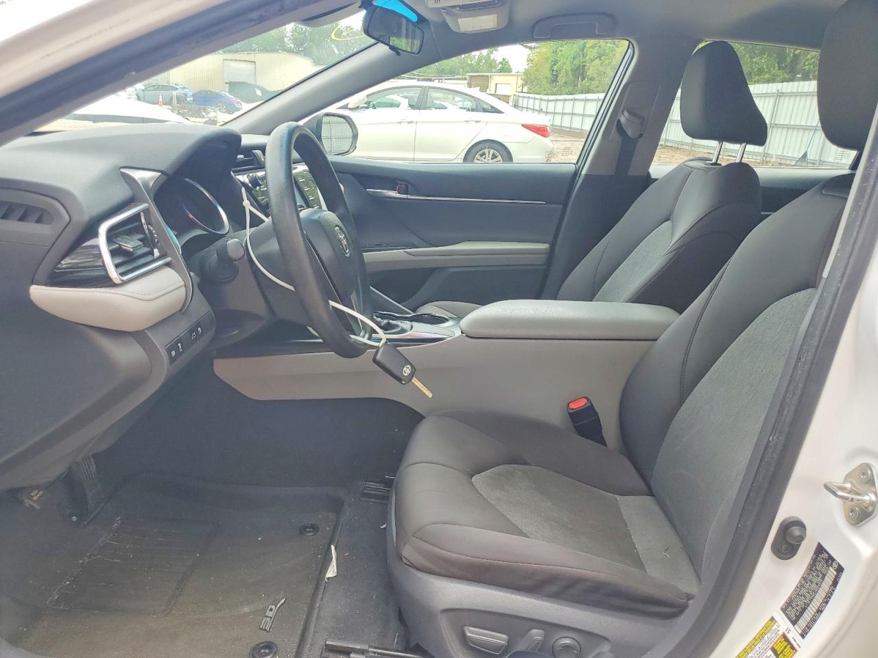 2018 TOYOTA CAMRY LE photo 7