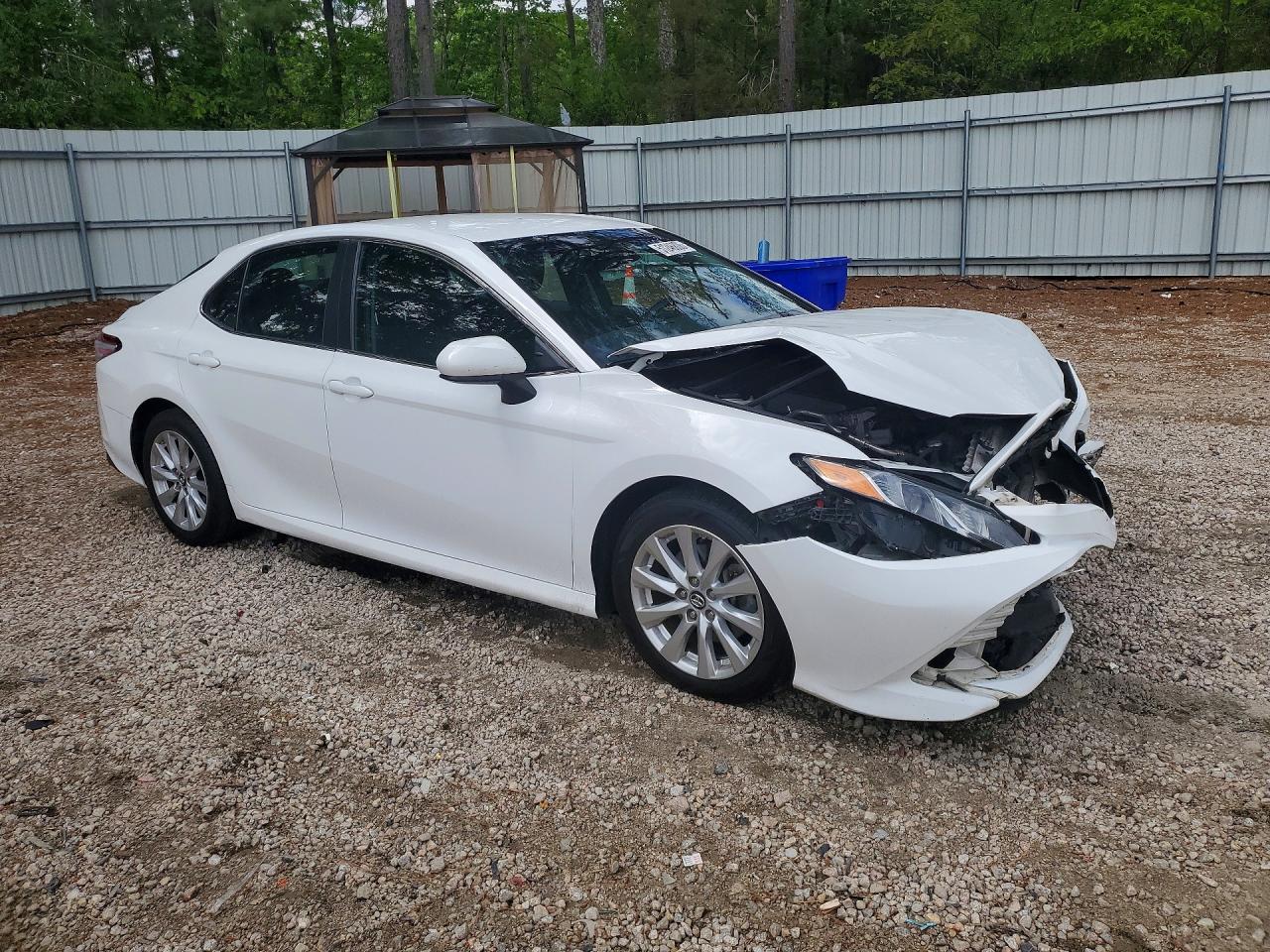 2018 TOYOTA CAMRY LE photo 4