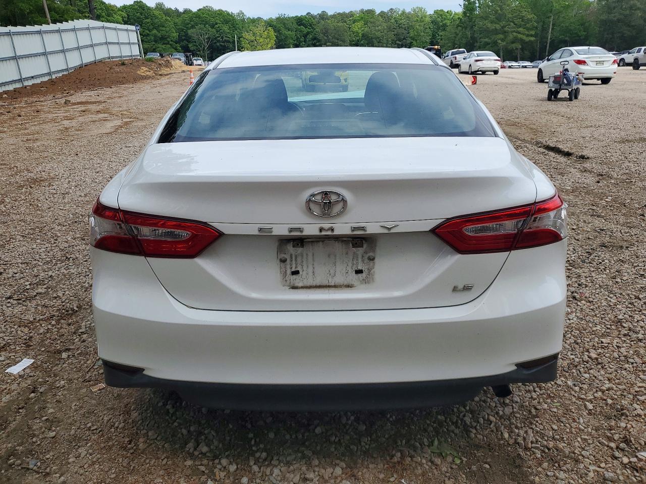 2018 TOYOTA CAMRY LE photo 6