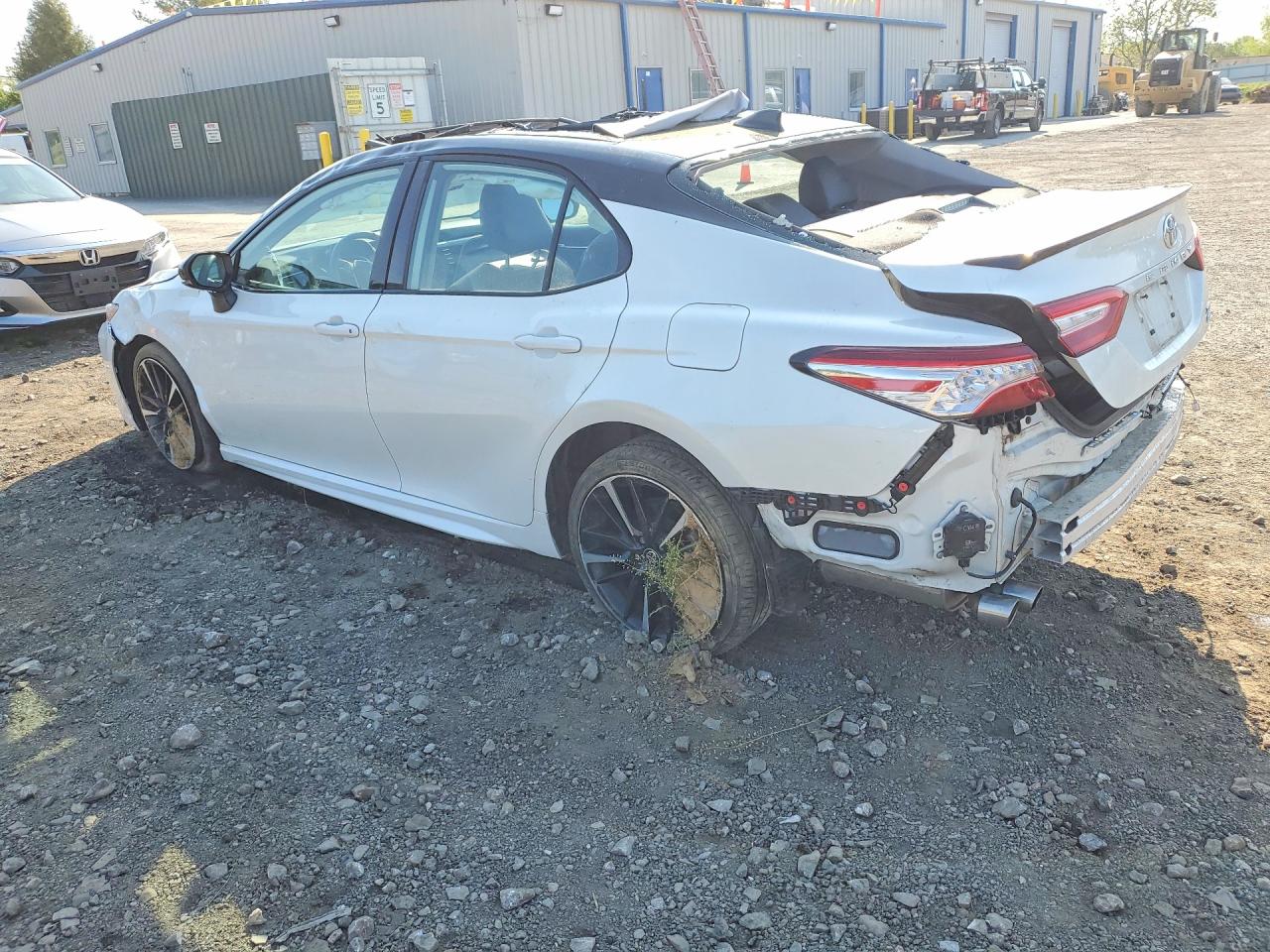 2020 TOYOTA CAMRY XSE photo 3