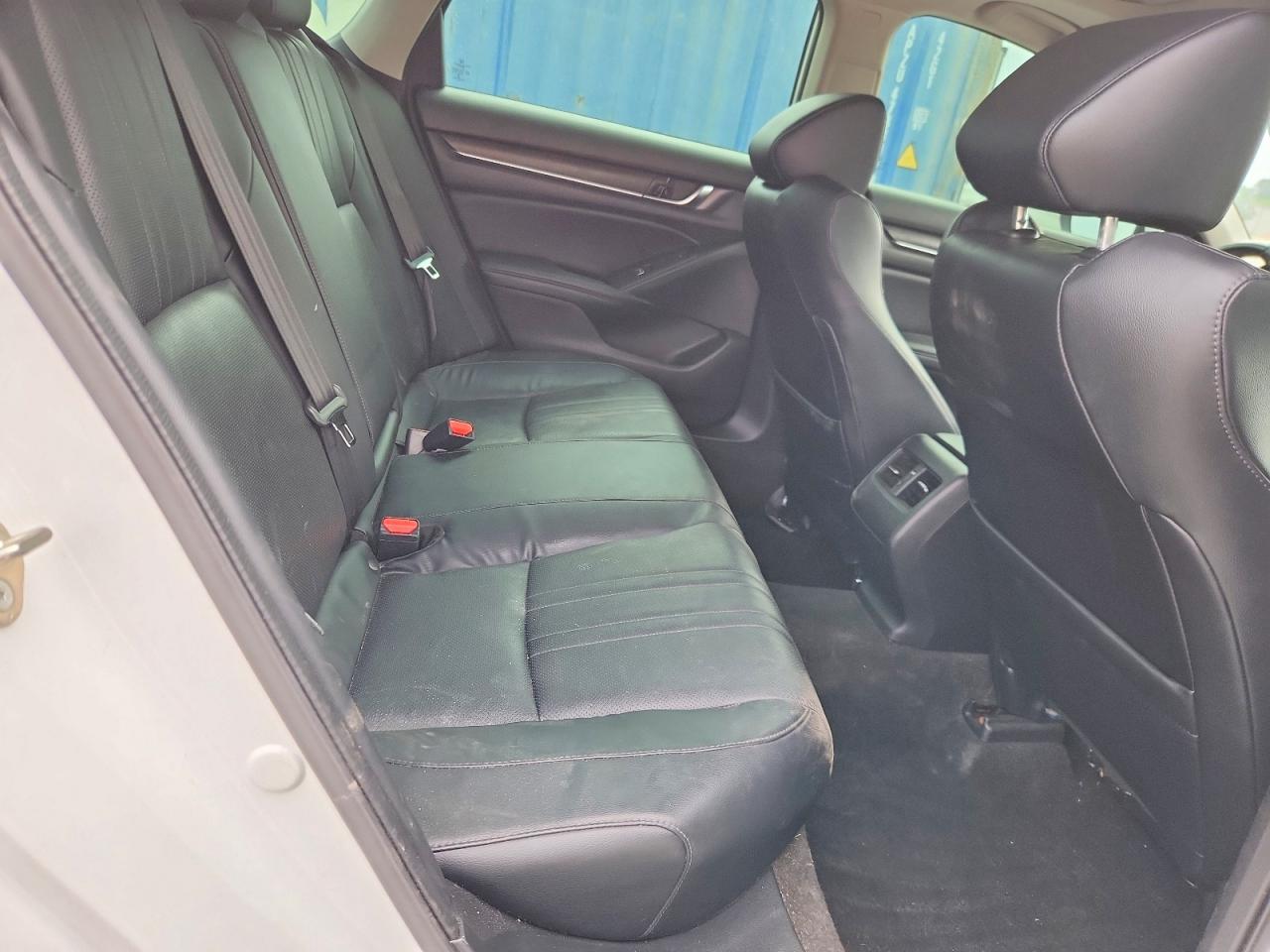 2018 HONDA ACCORD TOURING photo 19