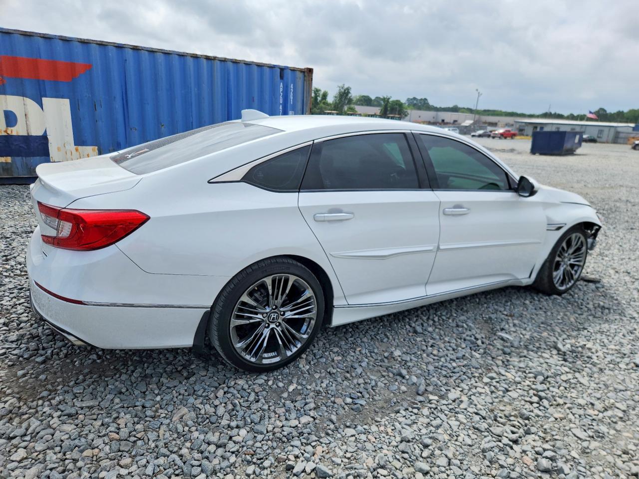 2018 HONDA ACCORD TOURING photo 5
