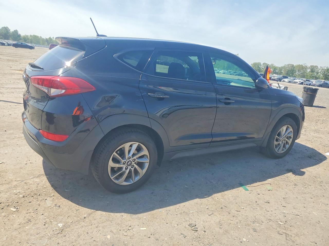 2017 HYUNDAI TUCSON SE photo 7