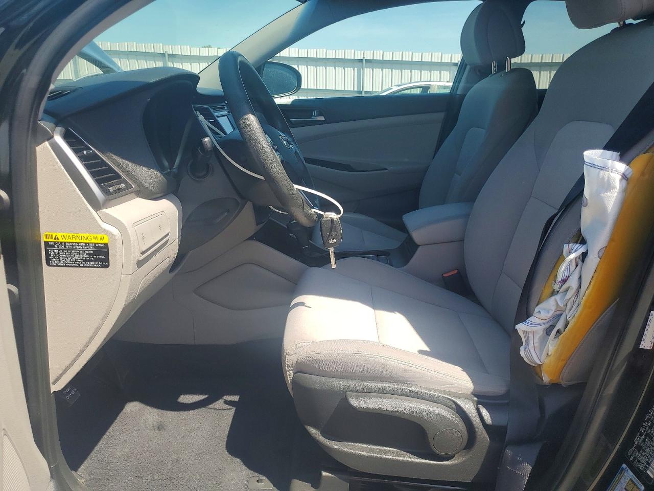 2017 HYUNDAI TUCSON SE photo 19