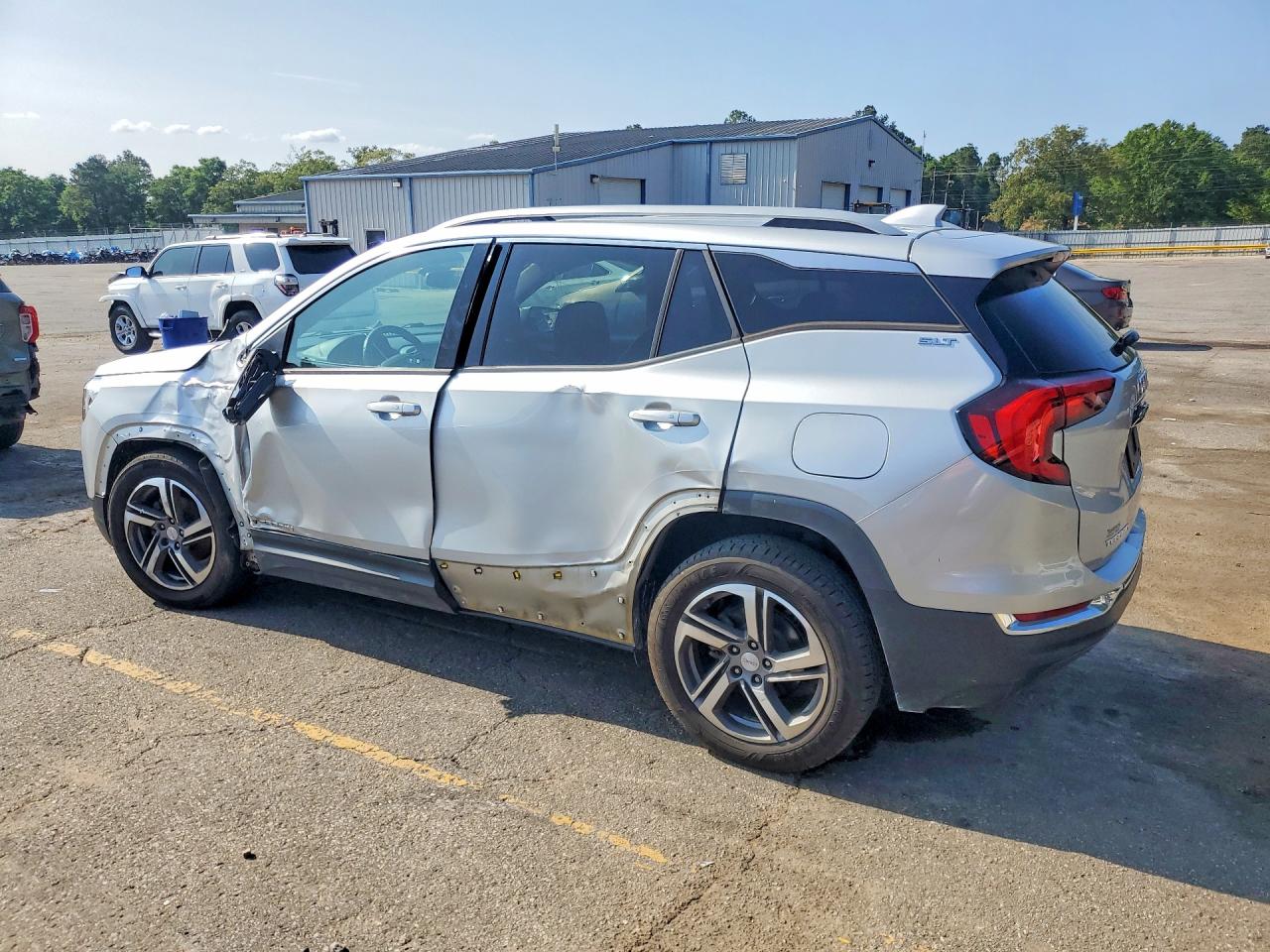 2019 GMC TERRAIN SLT photo 3