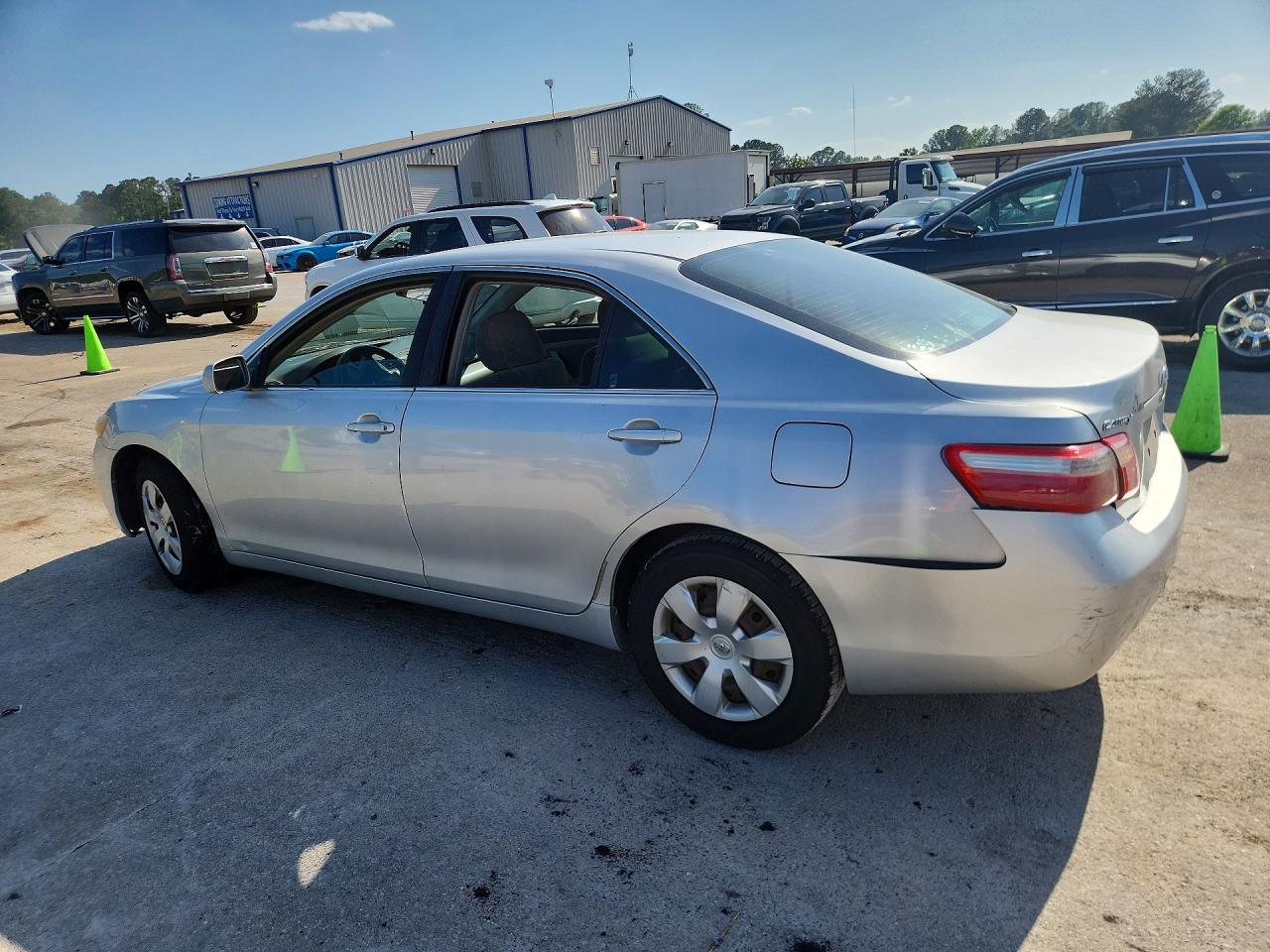2009 TOYOTA CAMRY LE photo 3