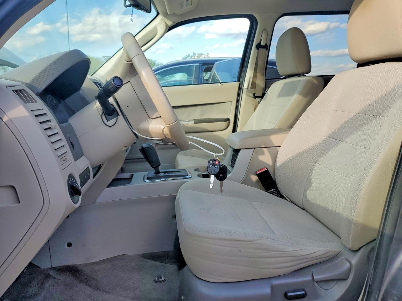 2012 FORD ESCAPE XLT photo 25