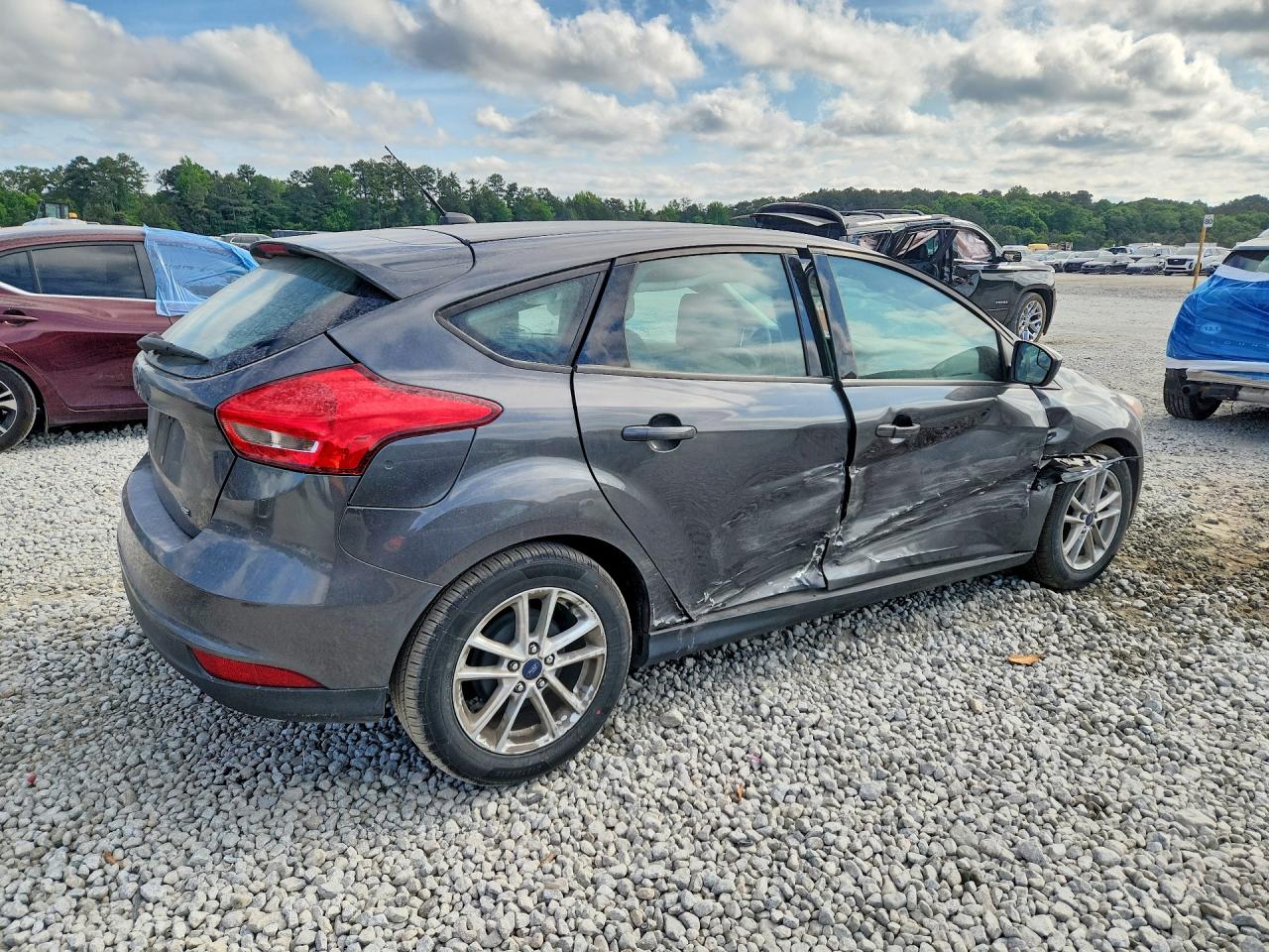 2018 FORD FOCUS SE photo 5