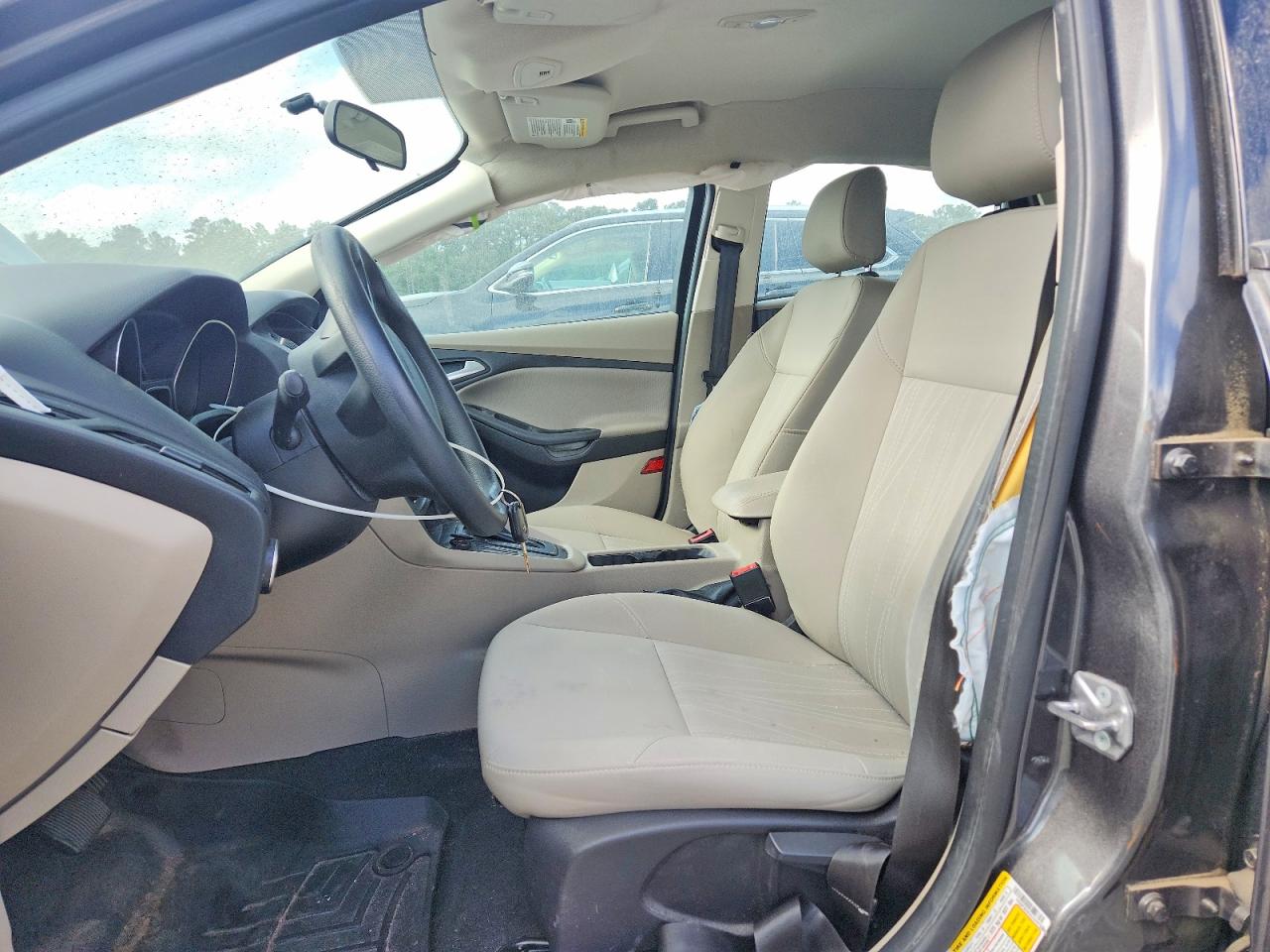 2018 FORD FOCUS SE photo 13