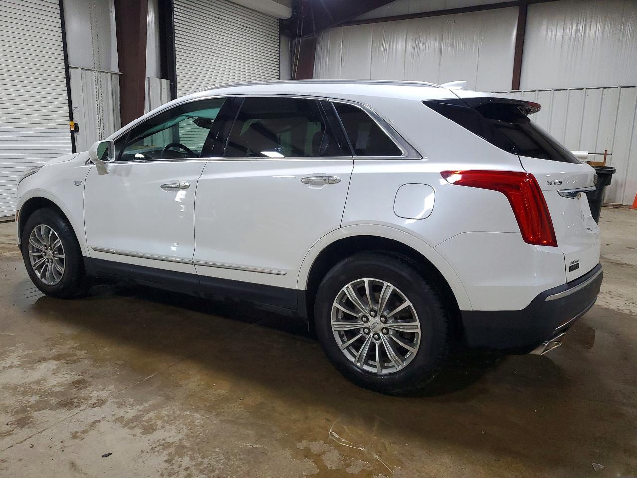 2017 CADILLAC XT5 LUXURY photo 3