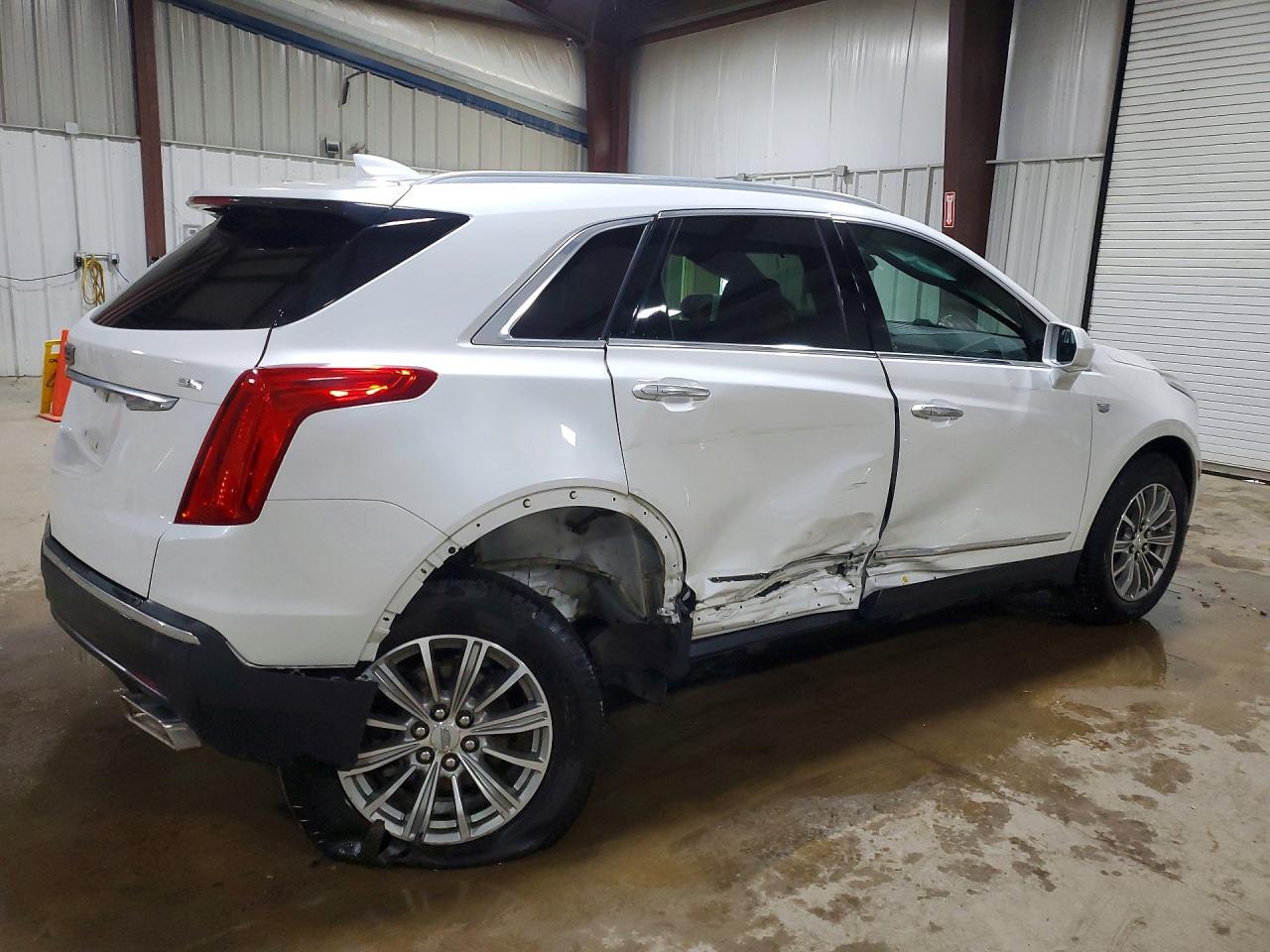 2017 CADILLAC XT5 LUXURY photo 5