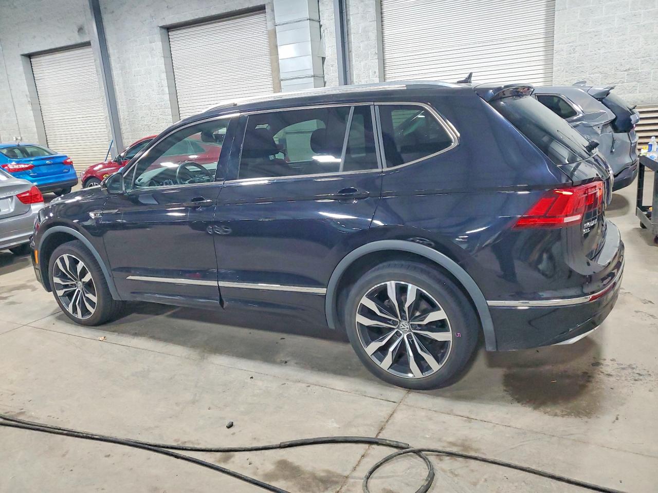 2021 VOLKSWAGEN TIGUAN SEL PREMIUM R-LINE photo 4